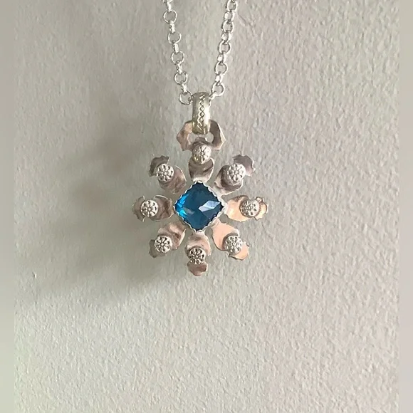 Saphire necklace